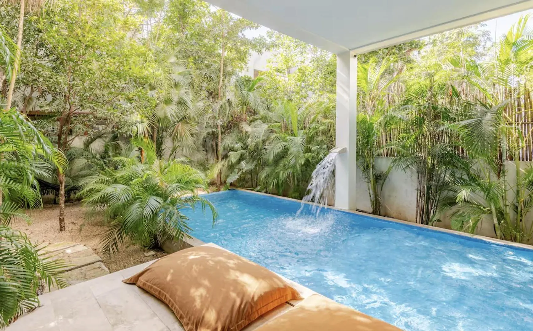 Hum Living Luxury Villas تولوم